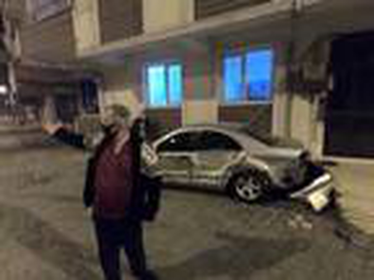 Kontrolden çıkan TIR, 3 araca çarptı, mahalleli panik yaşadı