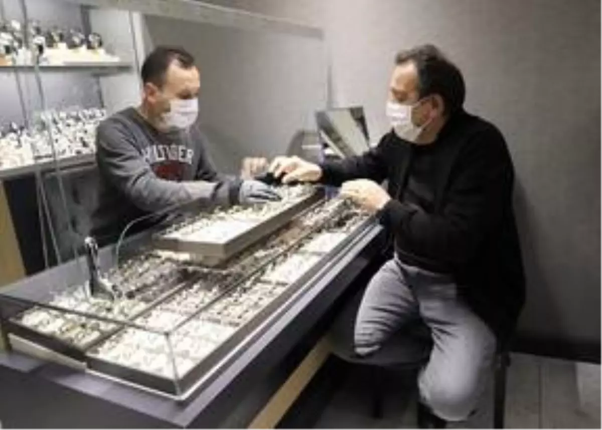 Kuyumculardan Kovid-19\'a karşı koruma panelli önlem