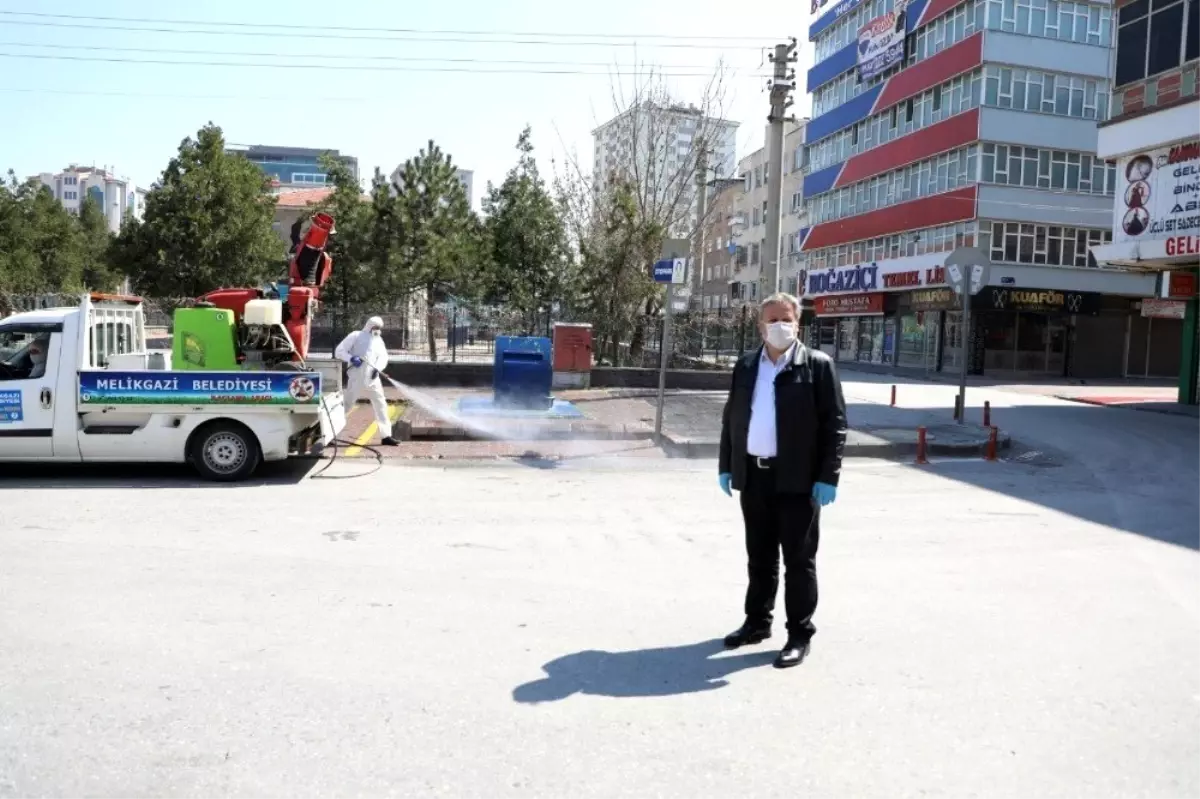 Melikgazi\'de yüzlerce temizlik işçisi ilçeyi baştan sona temizledi