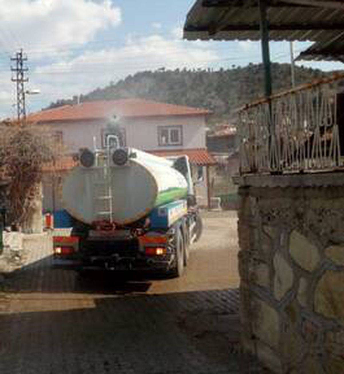 Nallıhan\'da cadde ve sokaklar dezenfekte edildi