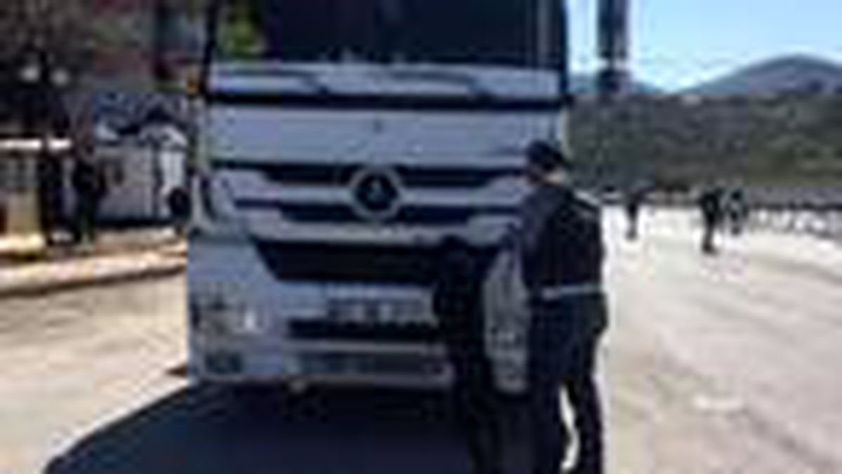 TIR sürücüsü \'Buğday taşıyorum\' dedi, 27,5 ton kaçak kömür ele geçti