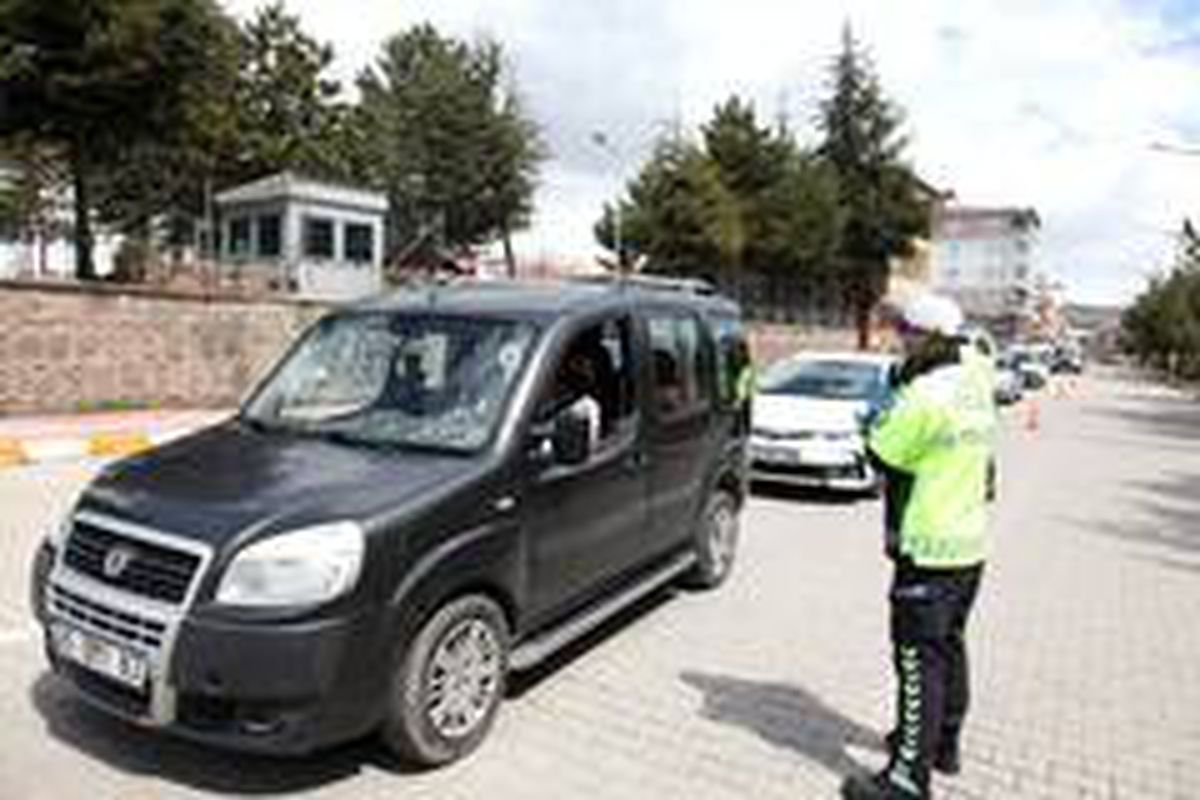 Ahlat\'taki trafik ekiplerinden korona virüs uygulaması