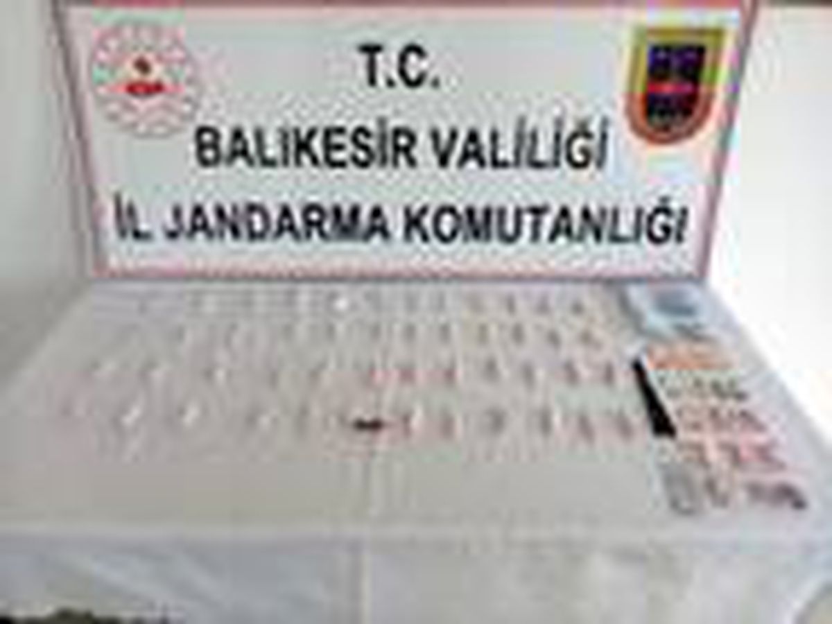 Balıkesir\'de uyuşturucuyla yakalanan 2 kişiye gözaltı