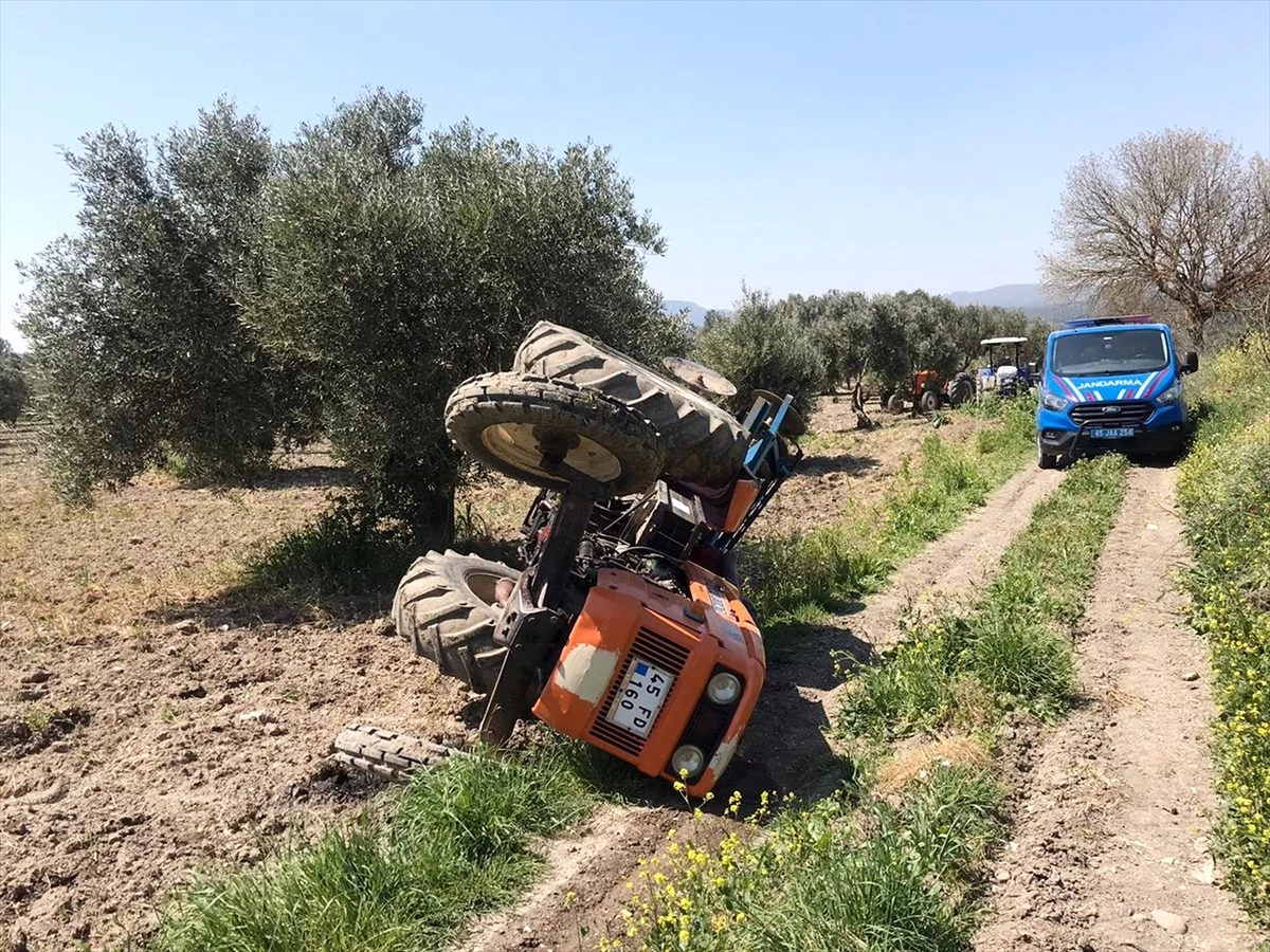 İzmir\'de kullandığı traktörün altında kalan sürücü ağır yaralandı