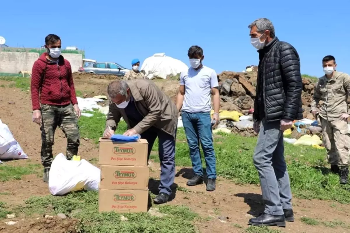 Karantinaya alınan köye gıda yardımları ulaştırıldı