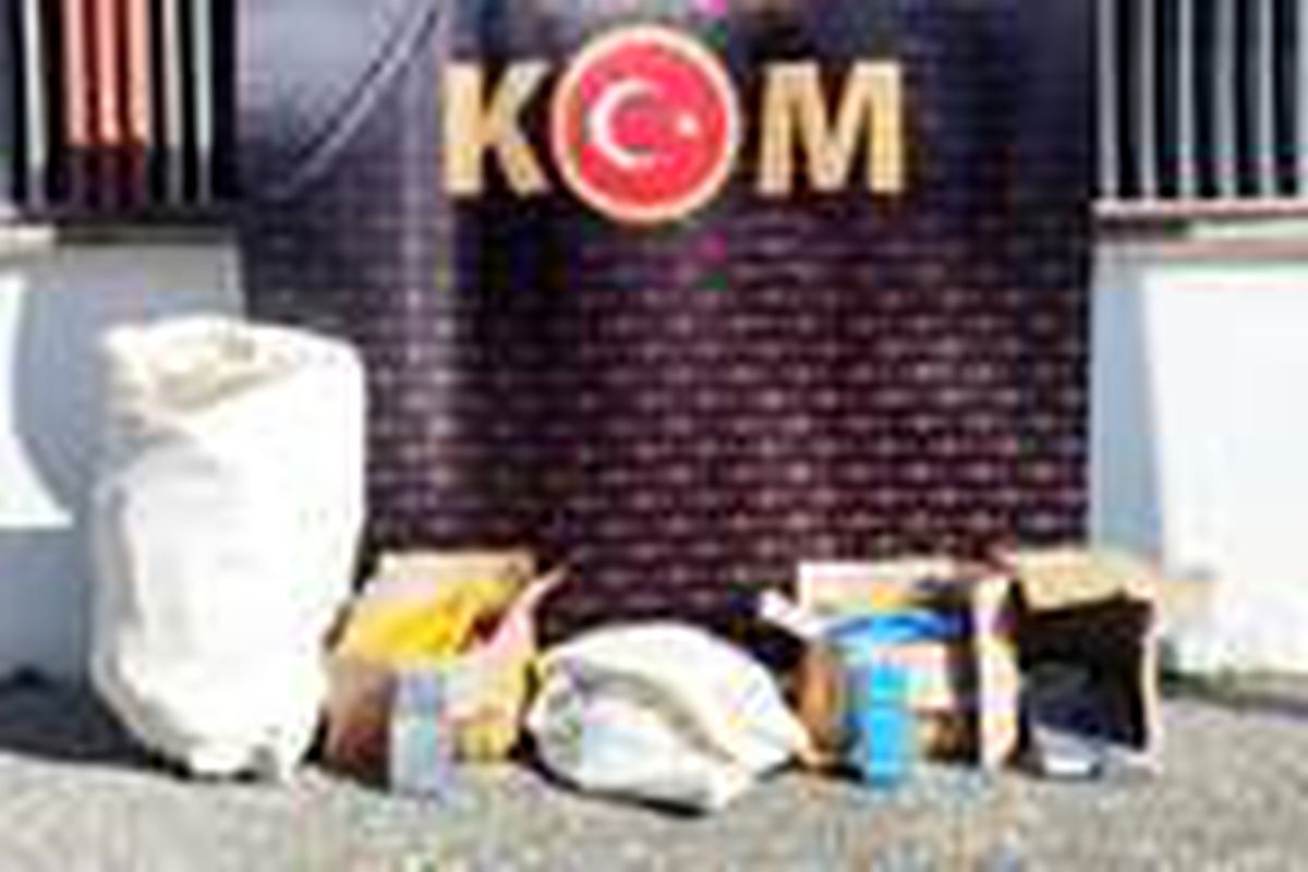 Kargo merkezinde kaçak sigara ve tütün ele geçirildi