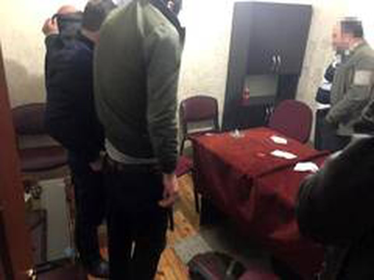 Kars\'ta 5 kişi kumar oynarken yakalandı