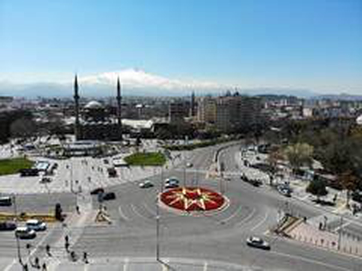 Kayseri\'de sokağa çıkma yasağının bitmesiyle trafik yoğunluğu havadan görüntülendi