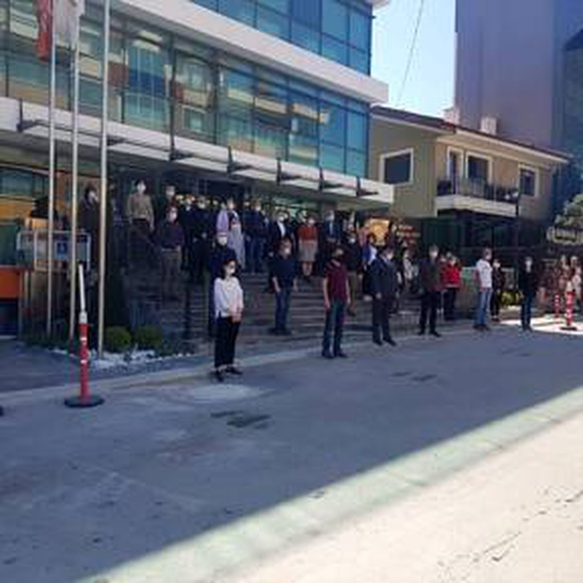 Kovid-19 nedeniyle hayatını kaybeden eczacılar anısına bir dakikalık saygı duruşu
