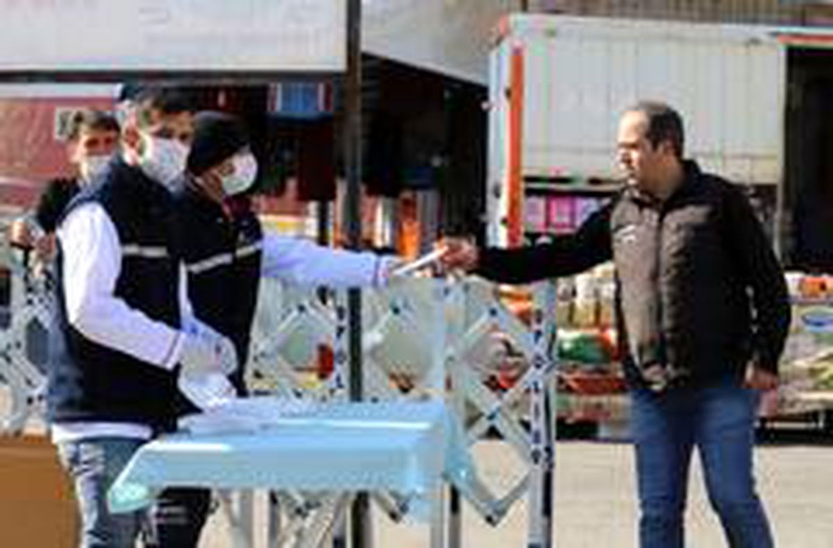Nevşehir Belediyesi vatandaşlara 20 bin maske dağıttı