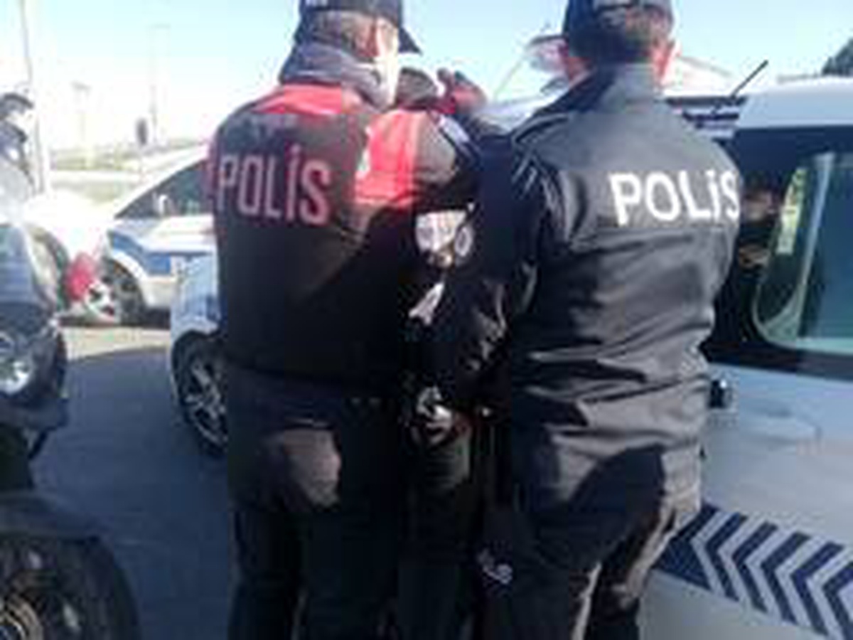 (Özel) İstanbul sokaklarında yasak günü 2 ayrı şüpheli araç kovalamacası