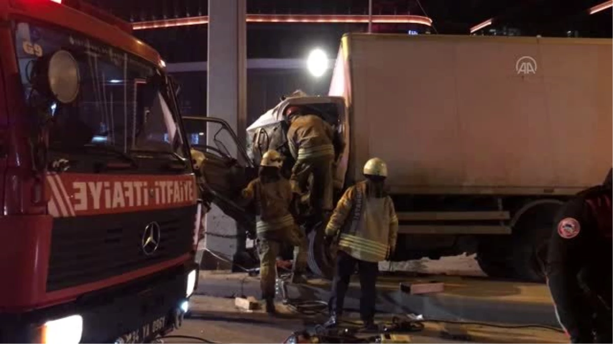 Sarıyer\'de direğe çarpan kamyonetin sürücüsü hayatını kaybetti