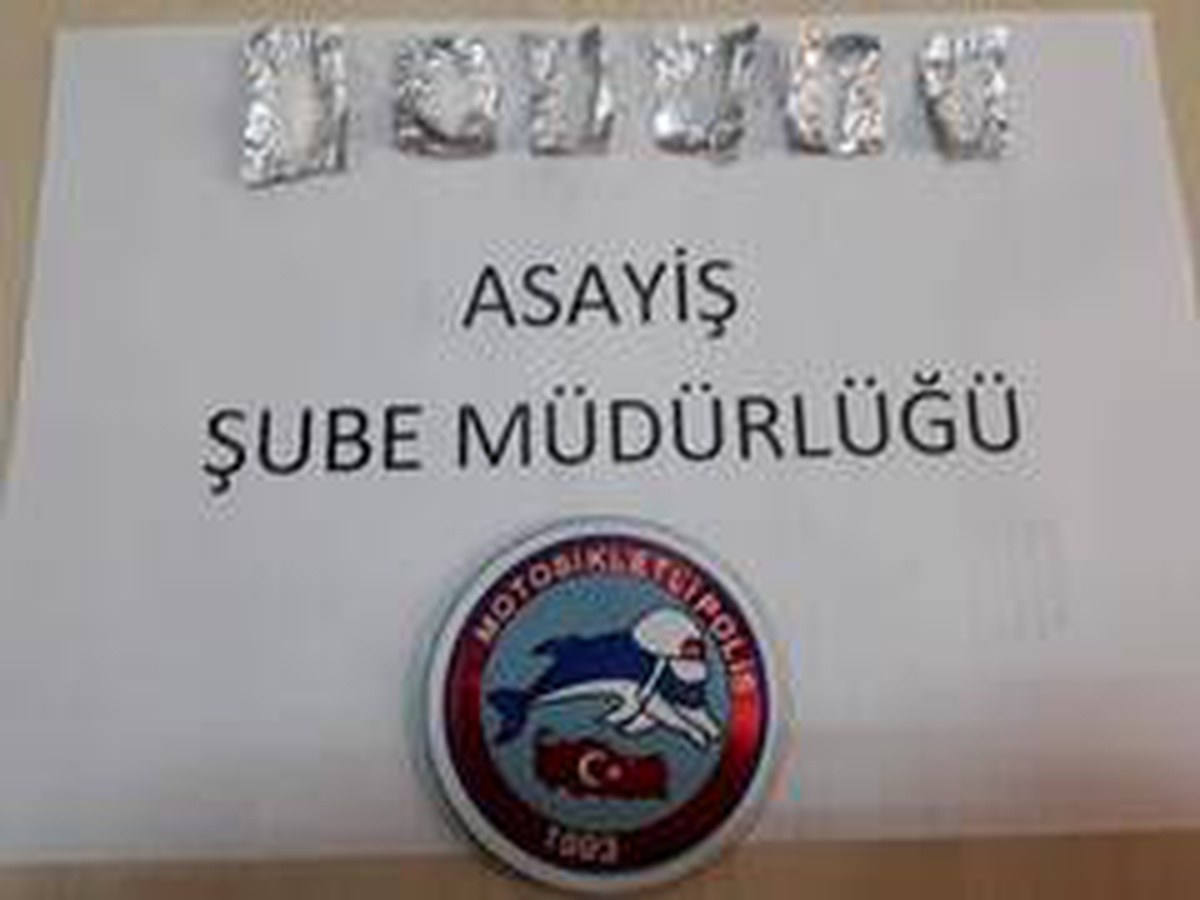 Sokağa çıktı üzerinde uyuşturucuyla yakalandı