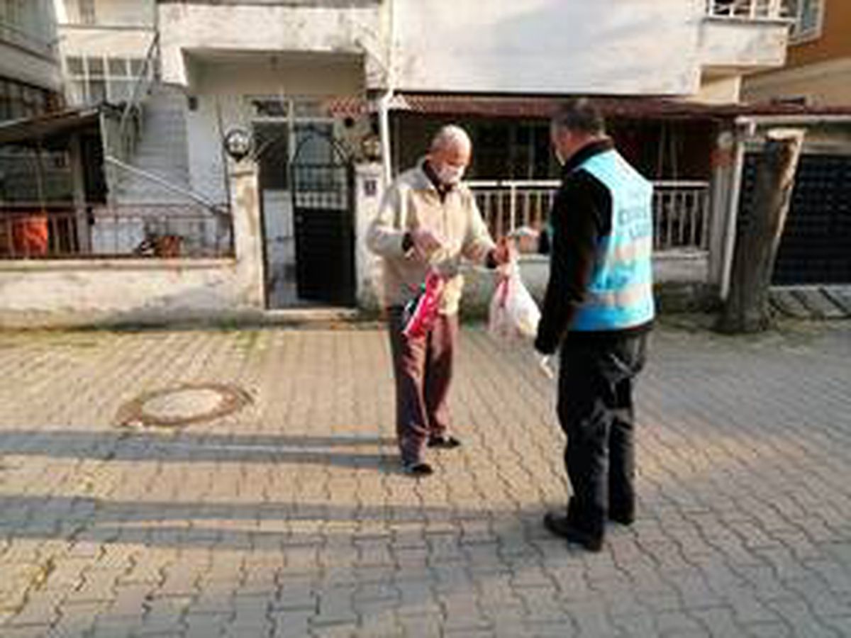 Tekirdağ\'da "Vefa Sosyal Destek Grubu" yaşlıların hizmetine koşmaya devam ediyor