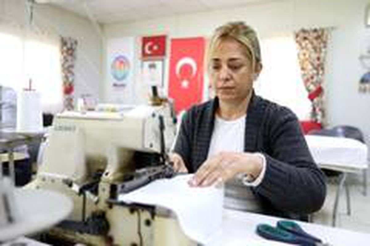 Viranşehir Gönüllü Evi\'nde maske üretimine başlandı