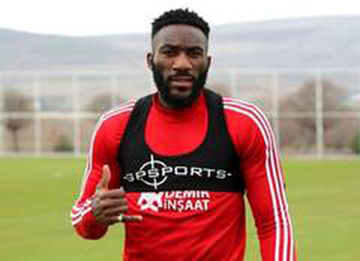 Aaron Appindangoye: "Futbolu çok özlüyorum"
