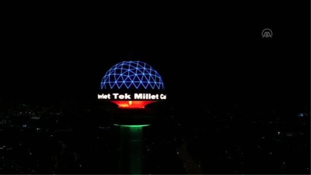 Başkentin sembolü Atakule Azerbaycan Bayrağı\'nın renkleriyle ışıklandırıldı