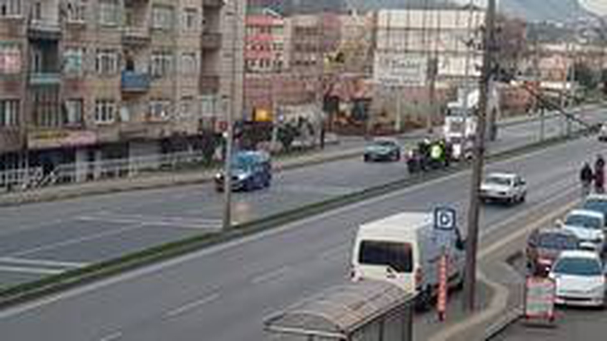 Ceza yememek için motosikleti bırakıp kaçtı