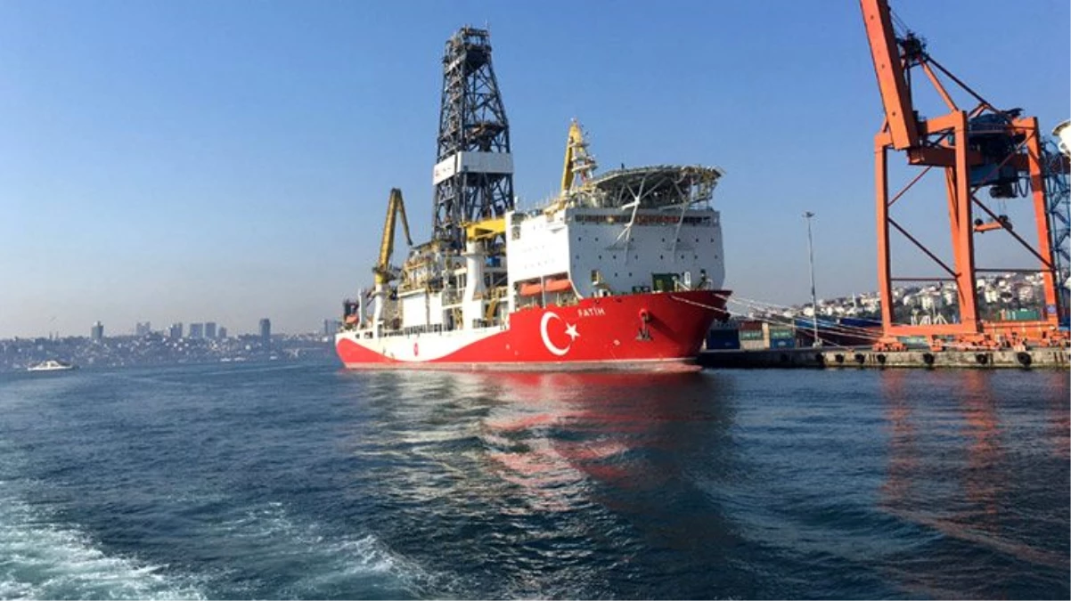 Fatih sondaj gemisinin denize yansıyan gölgesinde Atatürk silüeti belirdi