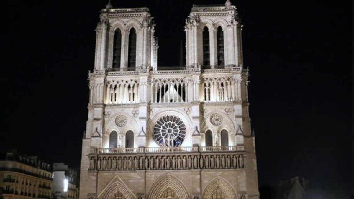 Fransa\'nın sembolü "Notre Dame" yangının ardından onarılmayı bekliyor