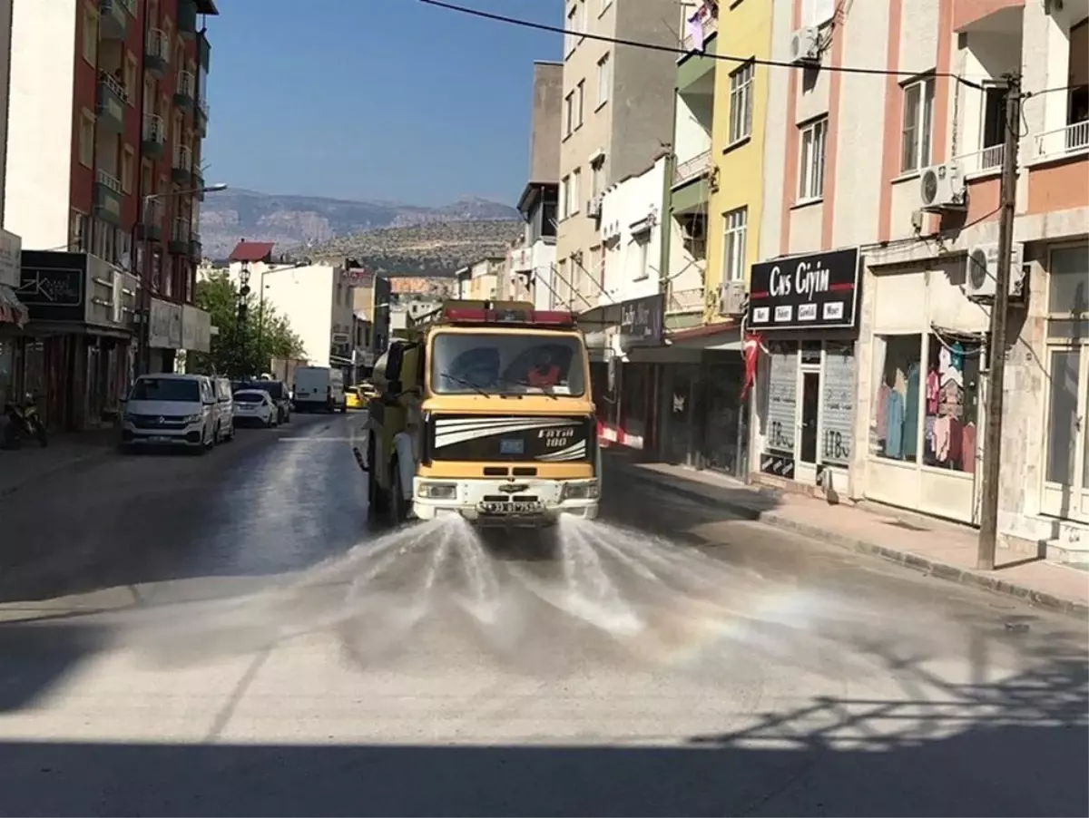 Mut\'ta sokaklar ve iş yerleri dezenfekte ediliyor