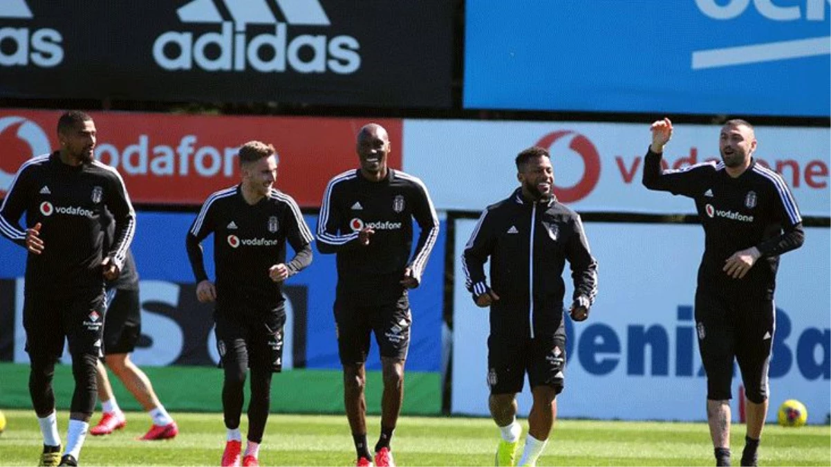 Beşiktaş\'ta Boateng ve Lens, Türkiye\'den ayrıldı