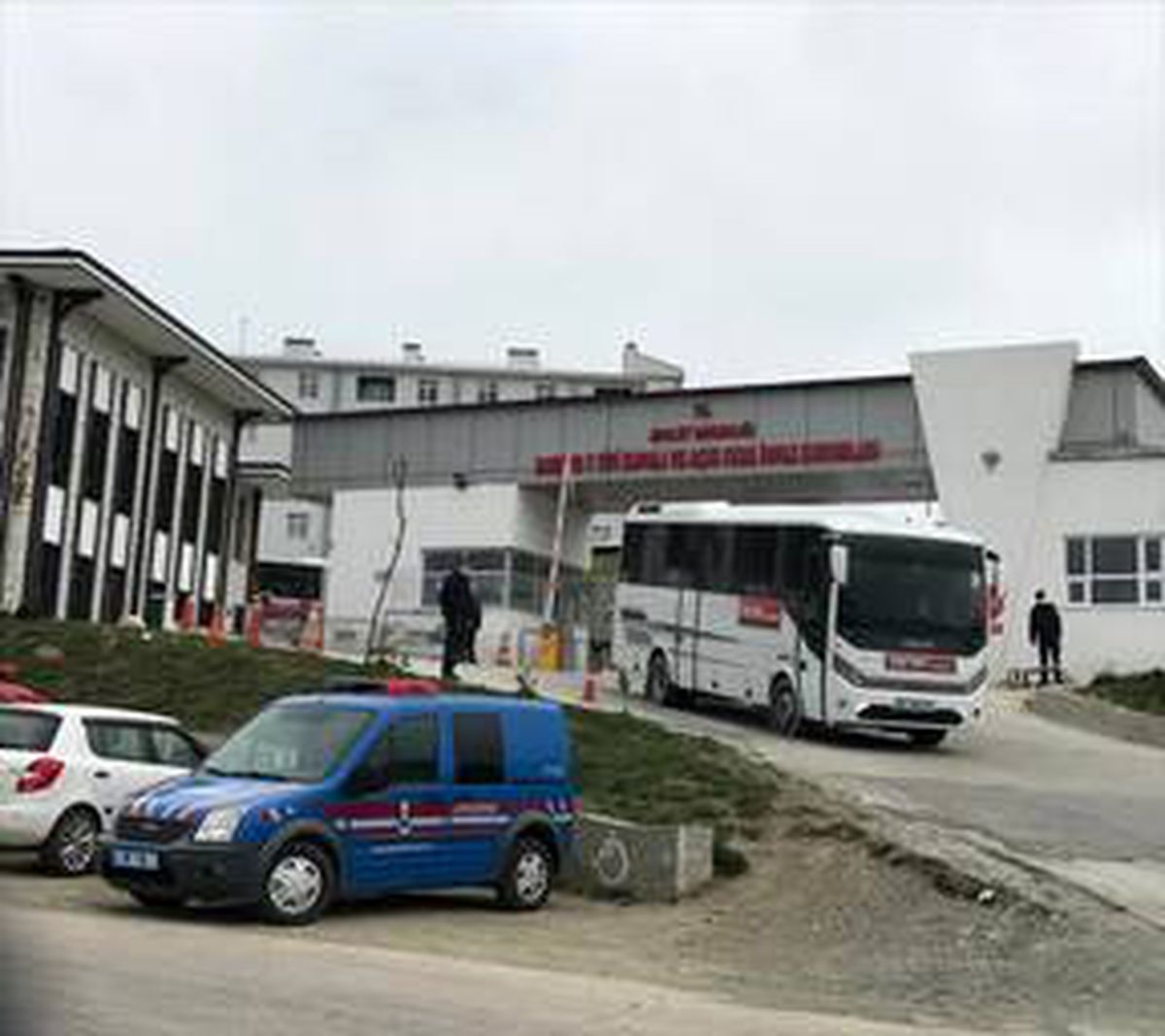 Cezaevlerinden tahliyeler başladı