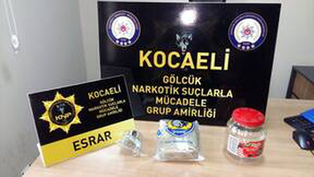 Kocaeli\'de uyuşturucu ticareti yaptıkları iddiasıyla iki kişi tutuklandı