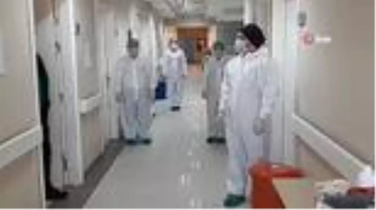 Korona virüsü yenen biri doktor 5 hasta alkışlarla taburcu edildi