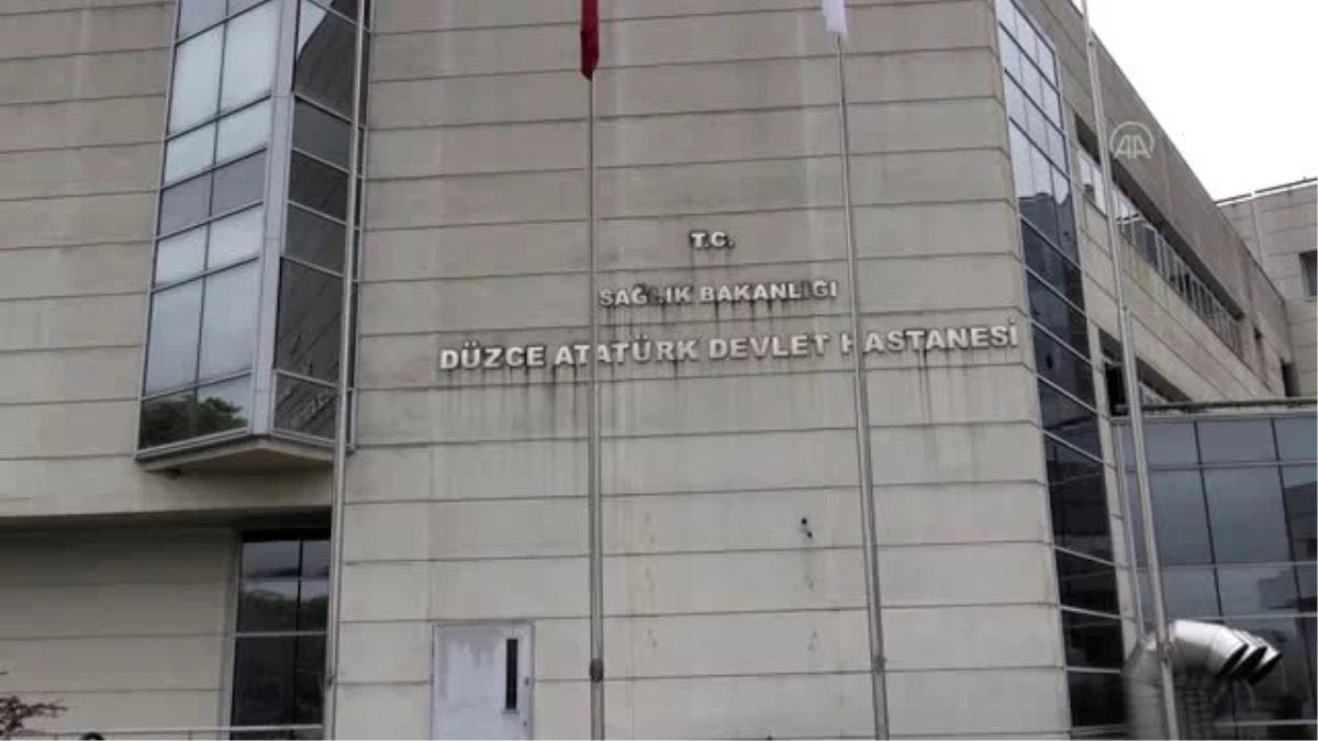 Koronavirüsü yenen genç çift alkışlarla taburcu edildi - DÜZCE