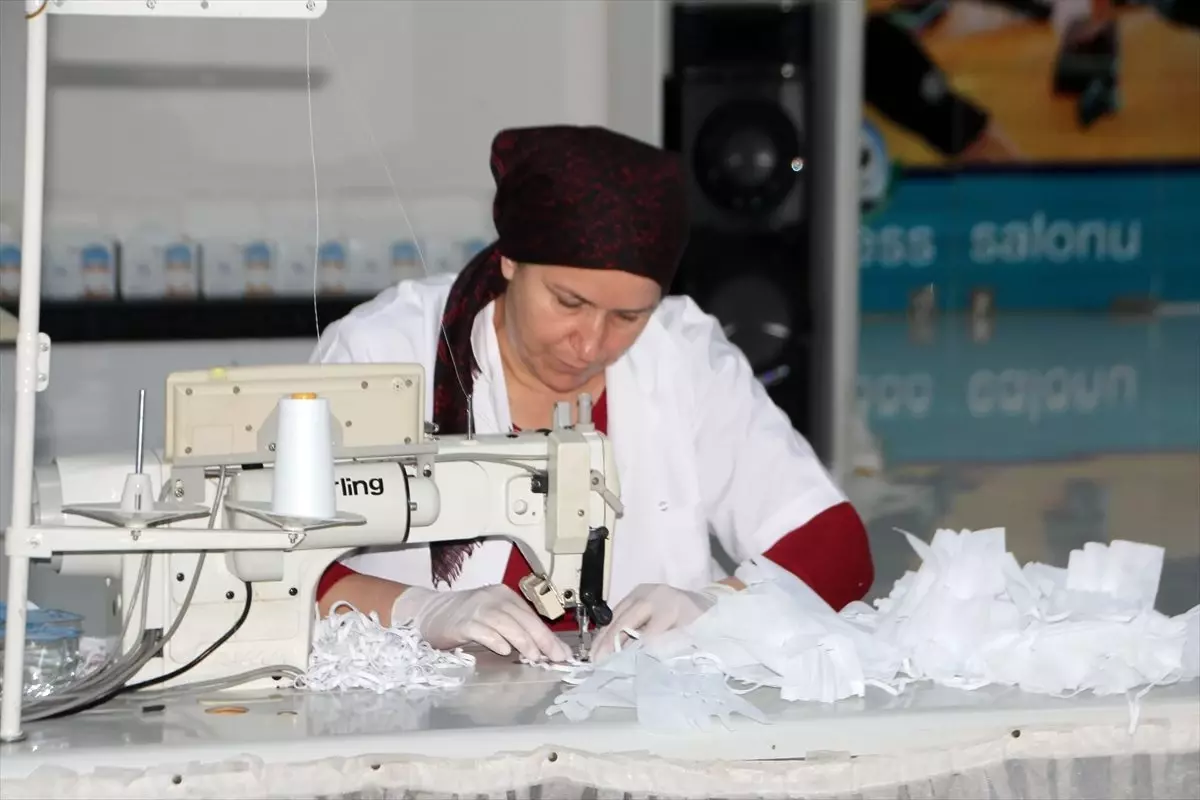 Serik Belediyesi maske üretimine başladı