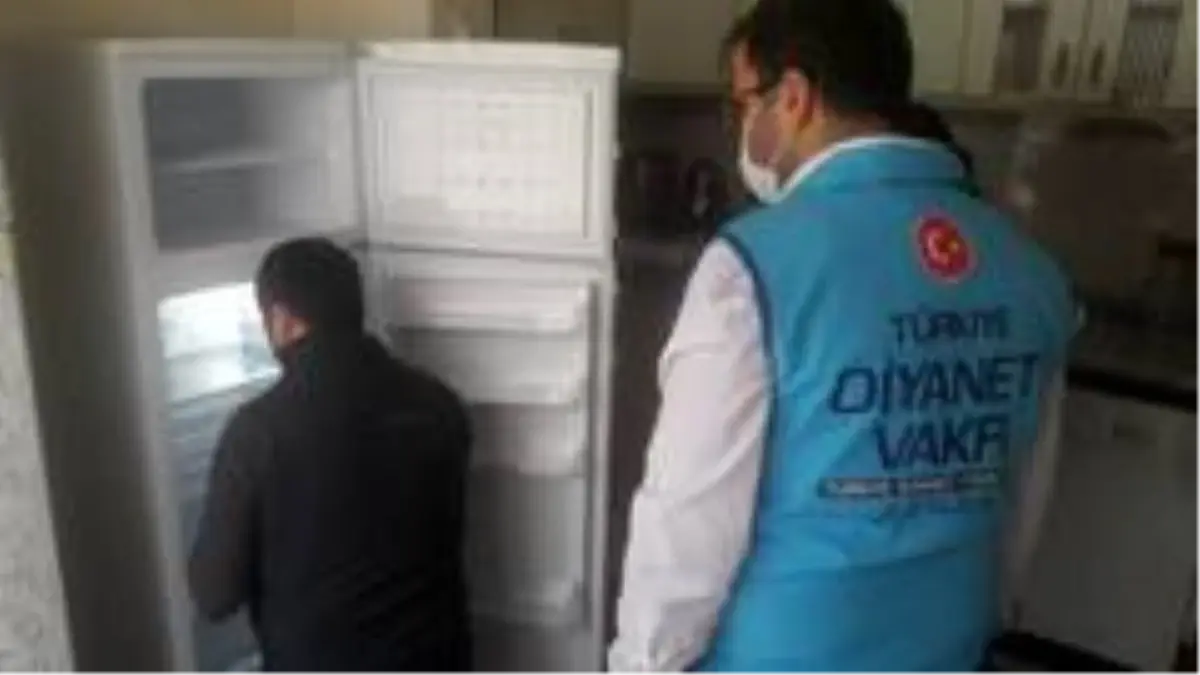 Sinop\'ta din görevlileri buzdolabı hediye ettiler