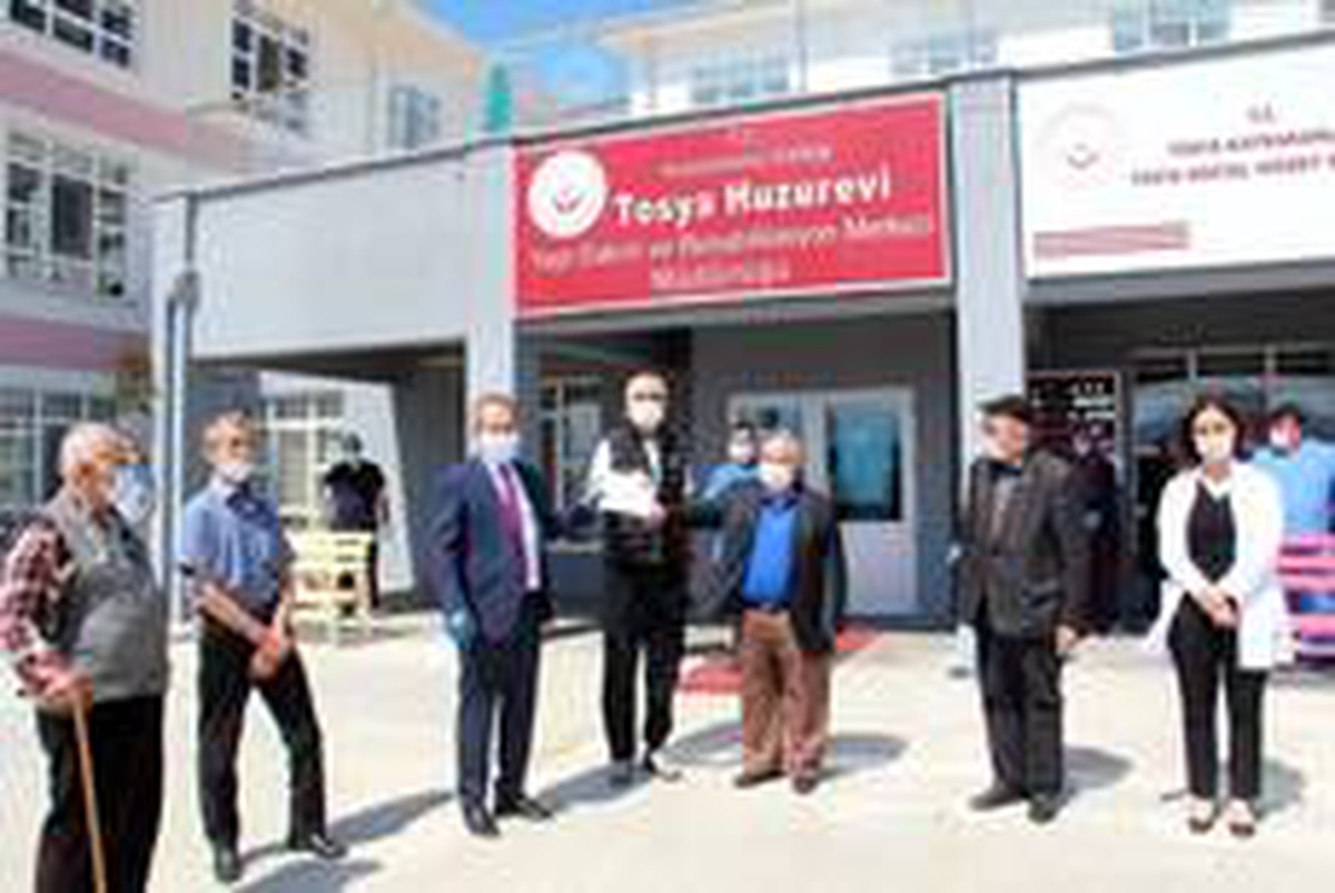 Tosya Huzurevi sakinlerinden "Biz Bize Yeteriz Türkiye" kampanyasına destek
