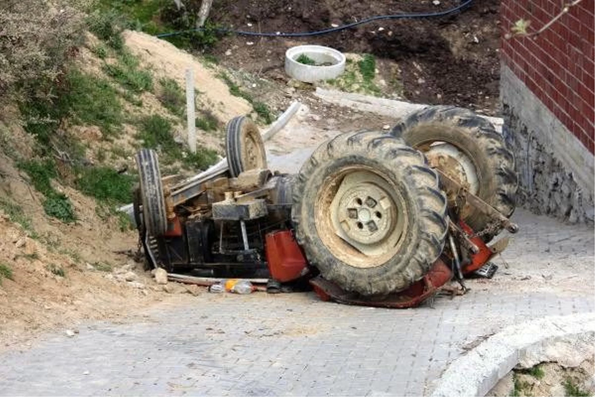 Yaşı küçük iki kardeşin bindiği traktör devrildi: 1 ölü, 1 yaralı