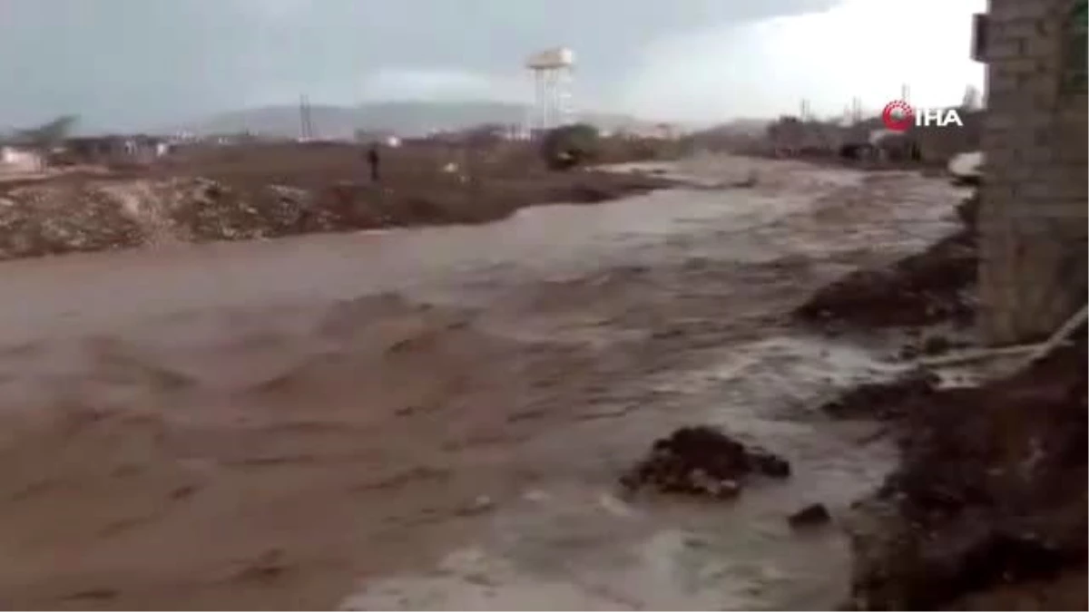 Yemen\'de mülteci kamplarında sel felaketi: 10 kayıp