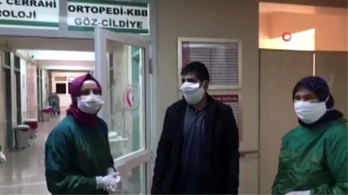 Afyonkarahisar\'da Korona virüsü yenen hasta alkışlarla taburcu edildi