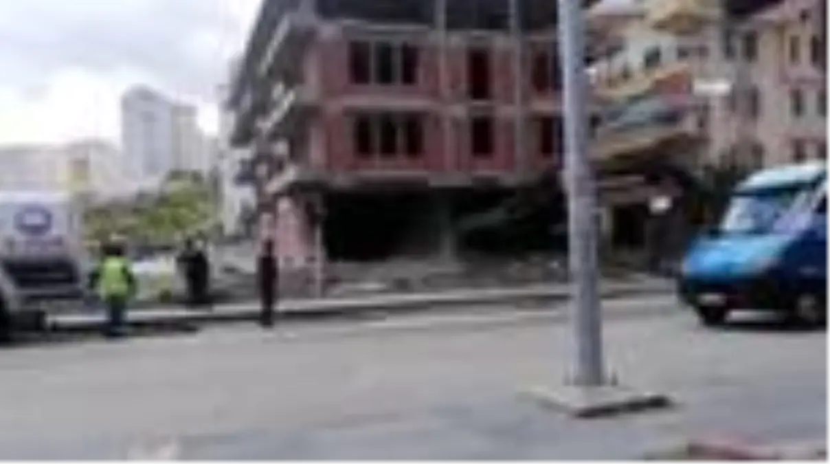 Ankara\'da akıl almaz yıkım... Dört katlı bina önlem alınmadan böyle yıkıldı