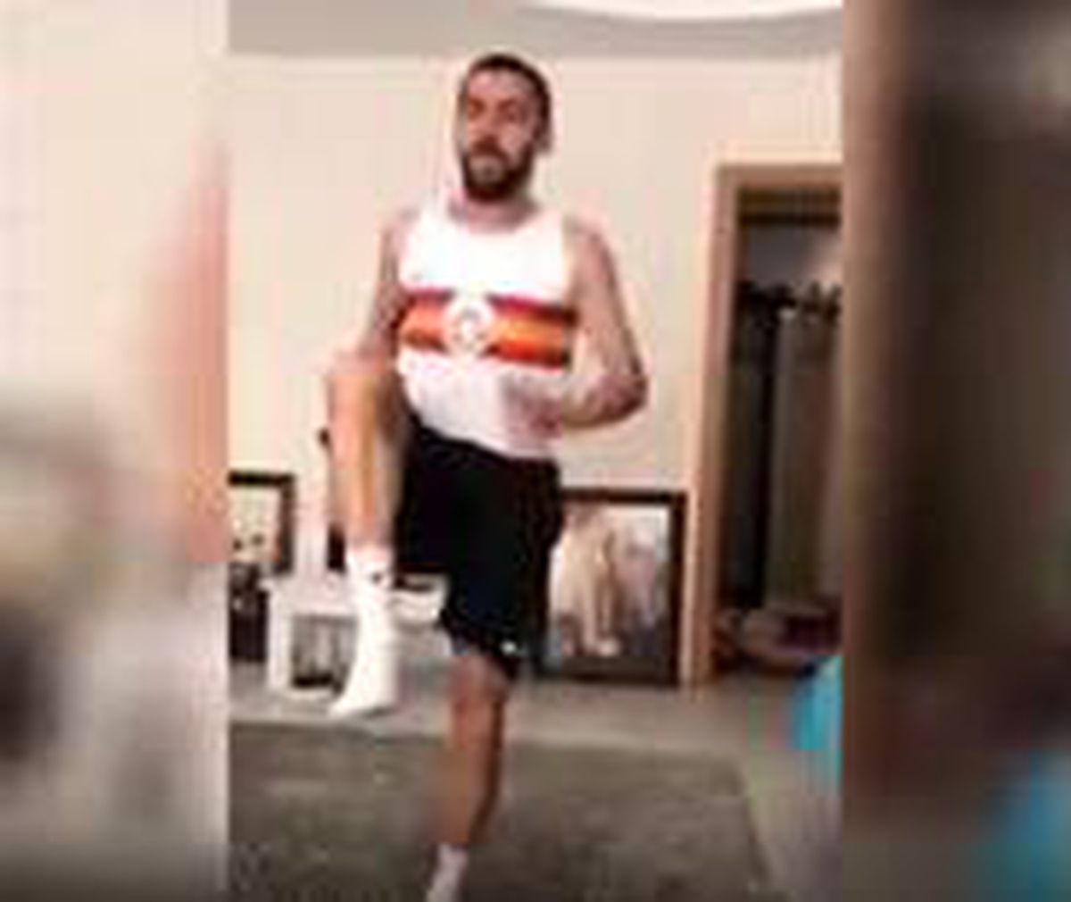 Atletizm sporcuları evde çalıştı