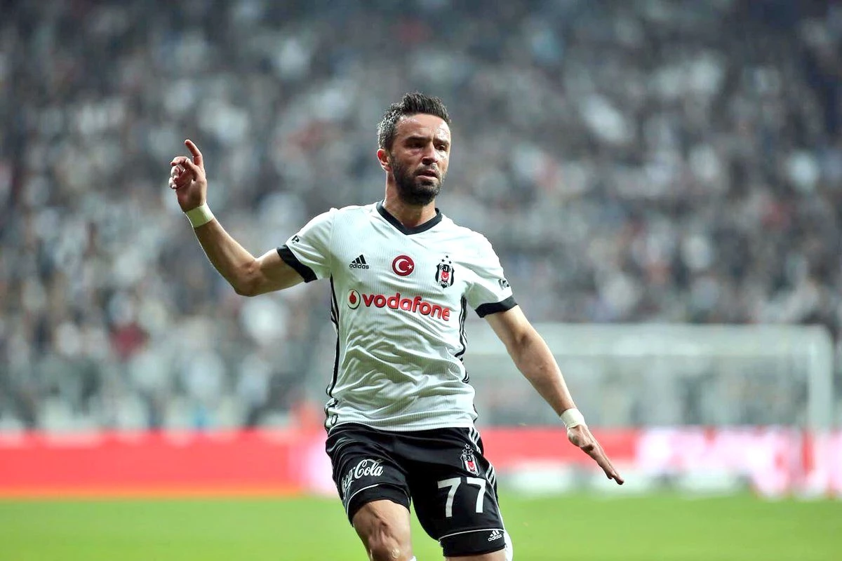 Gökhan Gönül, Beşiktaş\'ın 1+1 yıllık sözleşme teklifini kabul etti