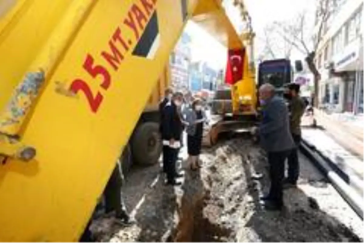 İnönü trafiğe kapandı, 50 yıllık altyapının yenilenmesi başladı