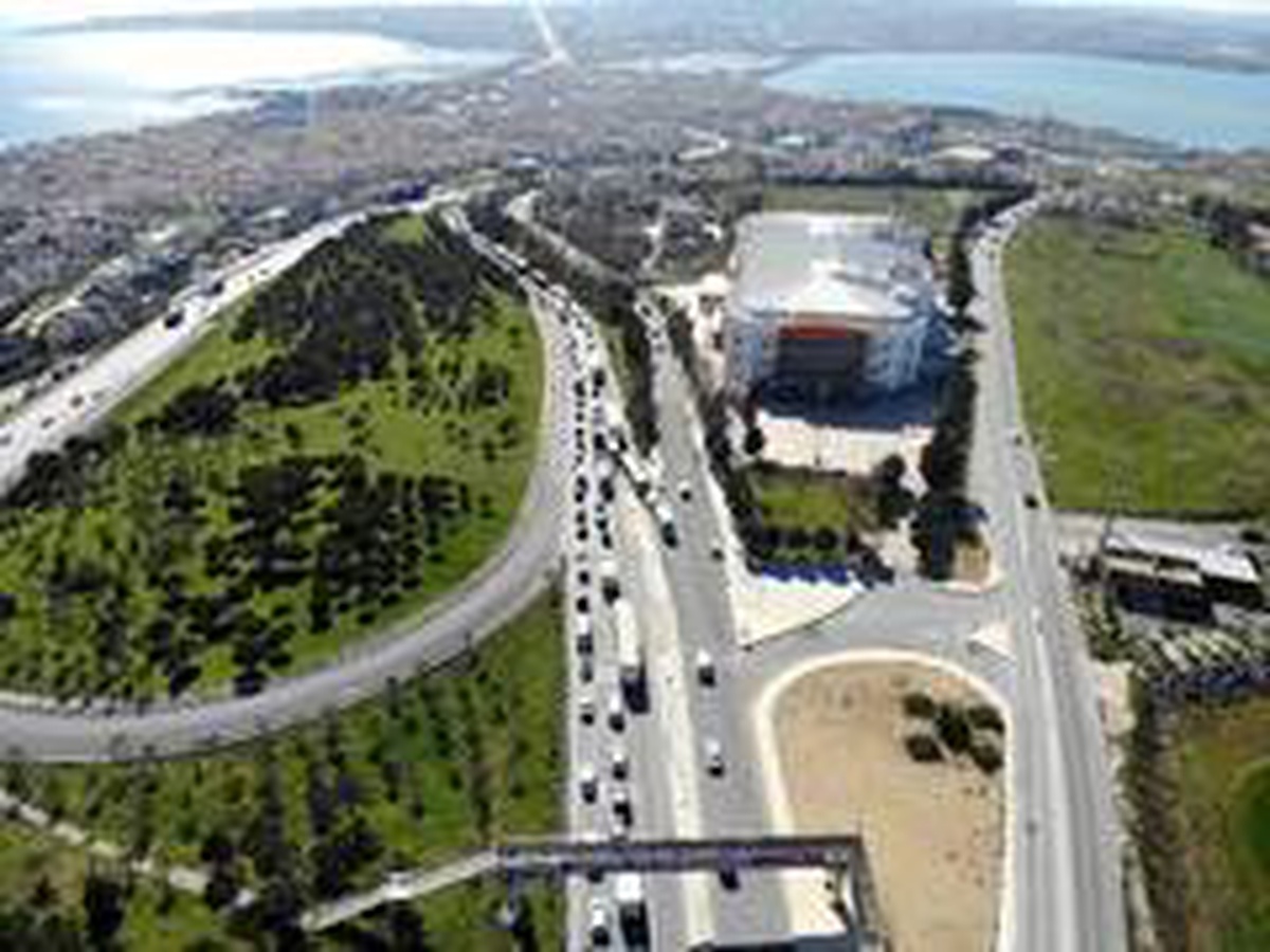 İstanbul trafiği sokağa çıkma yasağı öncesi kilitlendi