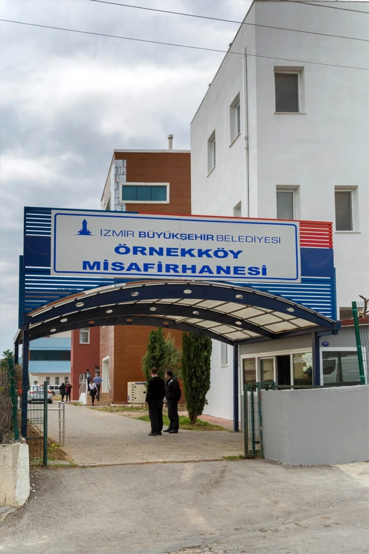 İzmir\'de sağlık çalışanları için 100 yataklı tesis