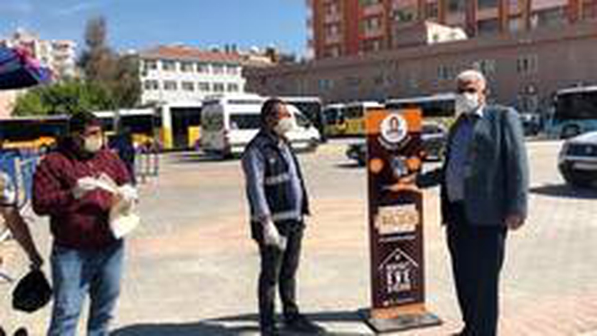 Kızıltepe\'de pazar yerlerine el dezenfektanı aparatı konuldu