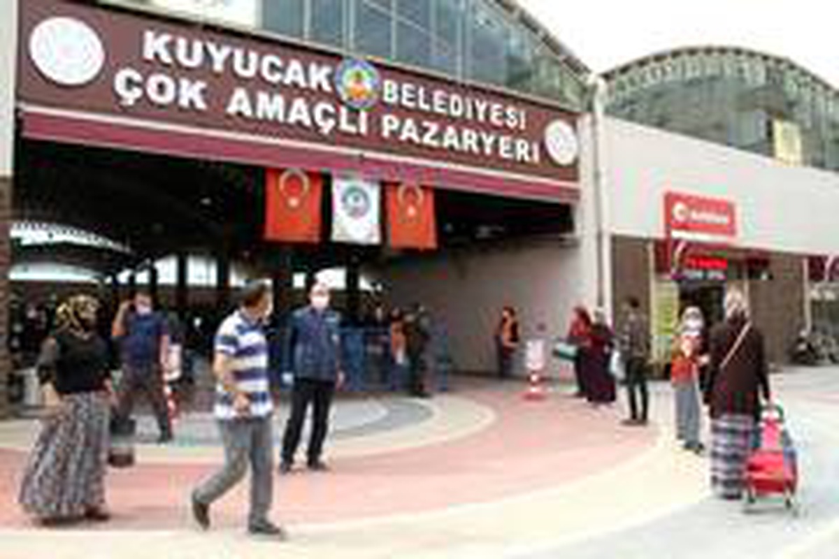 Kuyucaklılar erken kurulan pazarda ihtiyaçlarını karşıladı