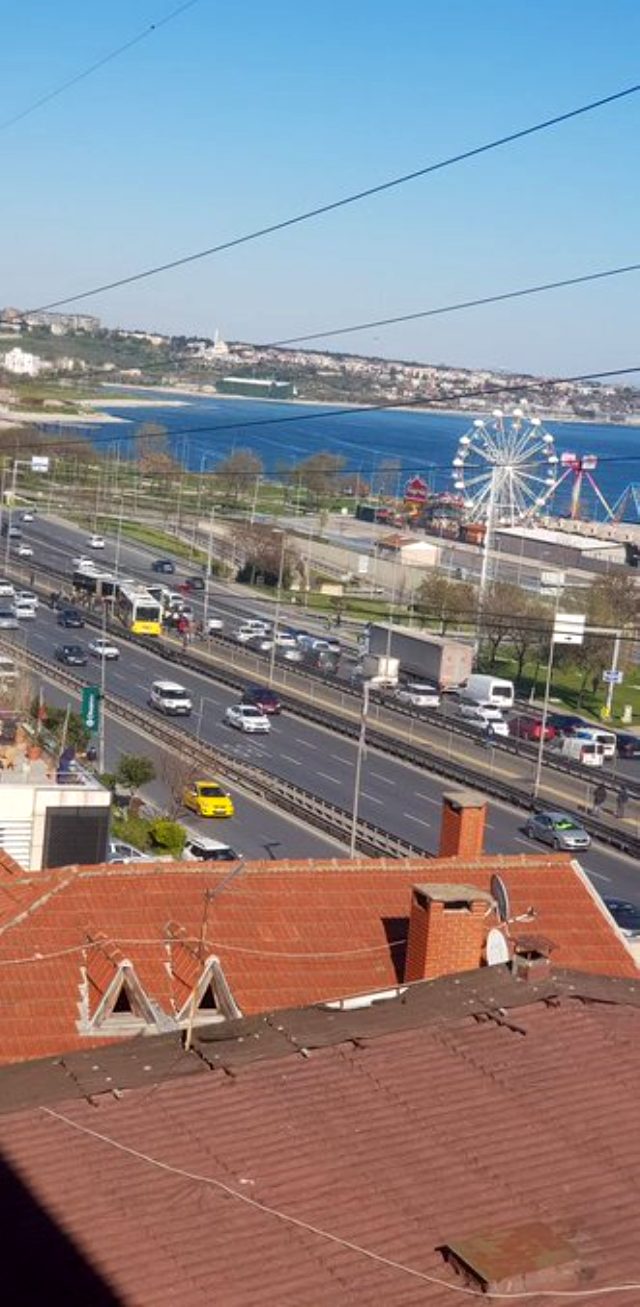 Son Dakika: İstanbul Avcılar'da iki metrobüs kafa kafaya çarpıştı