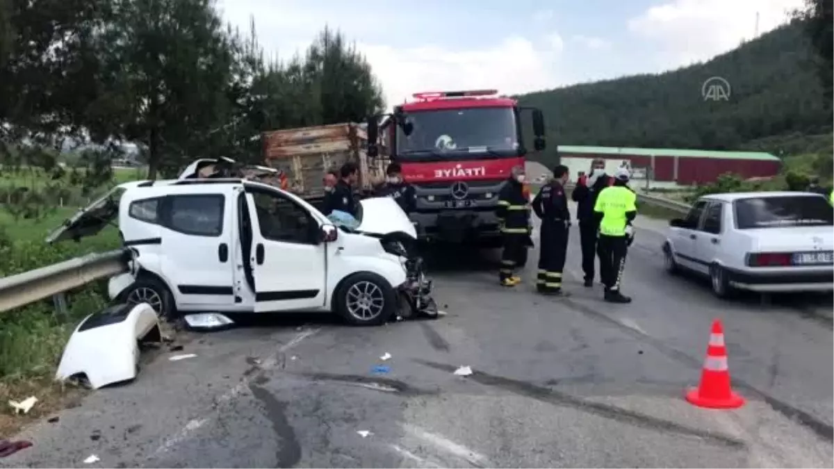 Trafik kazasında baba ile oğlu hayatını kaybetti