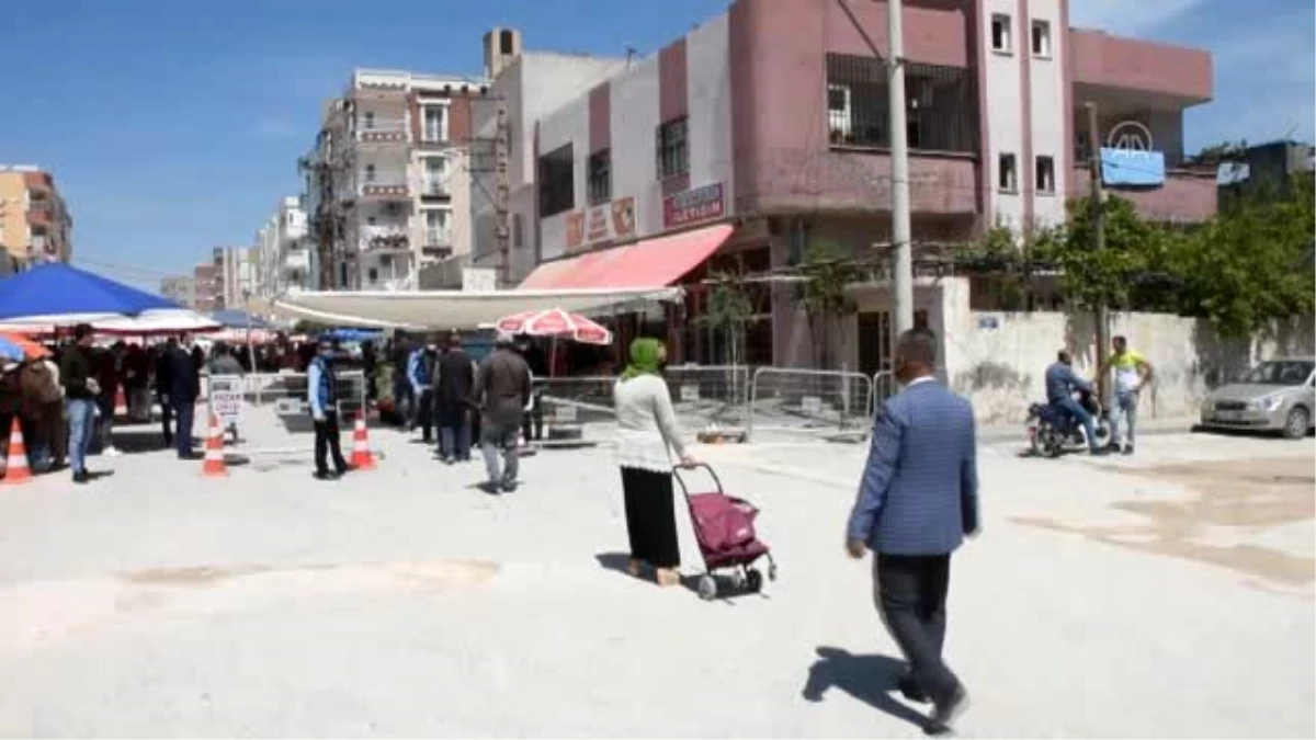 Ürettikleri maskeleri vatandaşlara dağıttılar