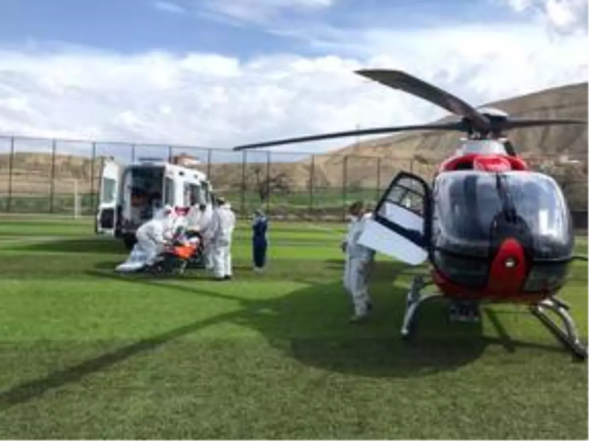 Yaşlı hasta ambulans helikopterle hastaneye ulaştırıldı