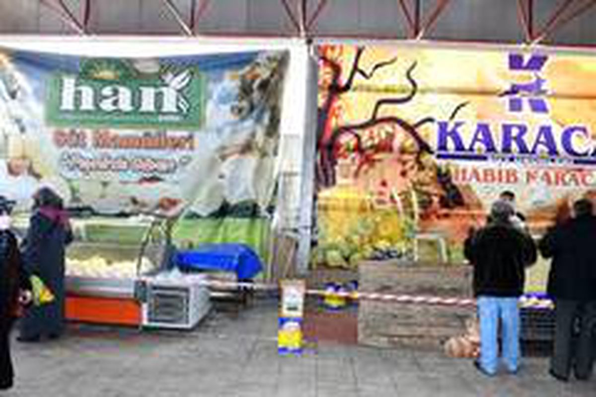 Başkan Kanar\'dan pazar yerinde sosyal mesafe denetimi