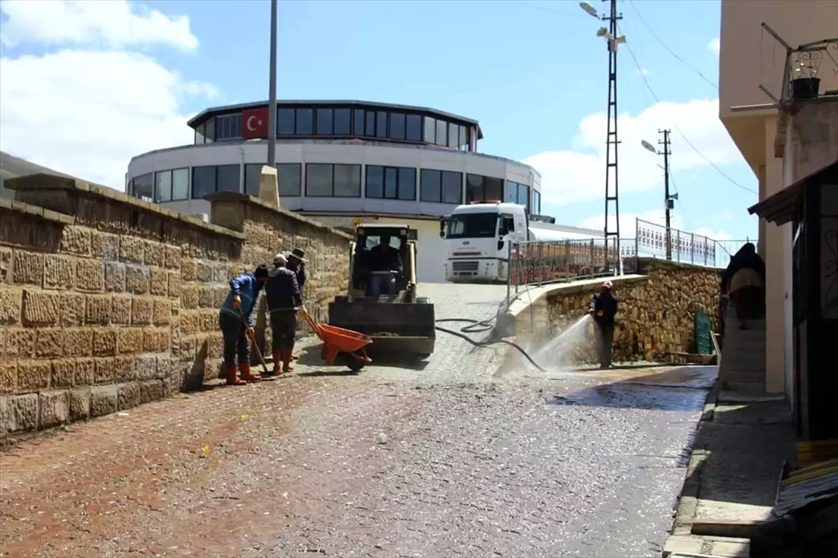 Bayburt\'ta cadde ve sokaklar yıkanıyor